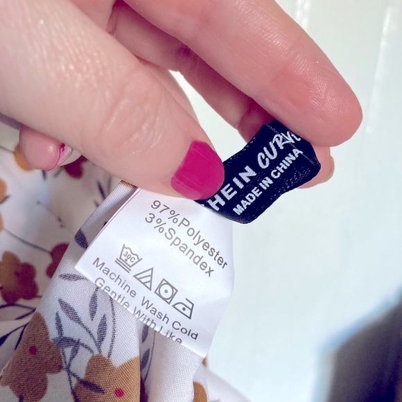 *3 for $20* SHEIN dress, floral print, v-neck, ruffled hem, size 0XL. - Picture 6 of 9